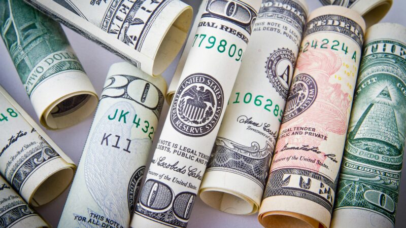 Confusão na cotação do dólar: Google e Morningstar sob fogo